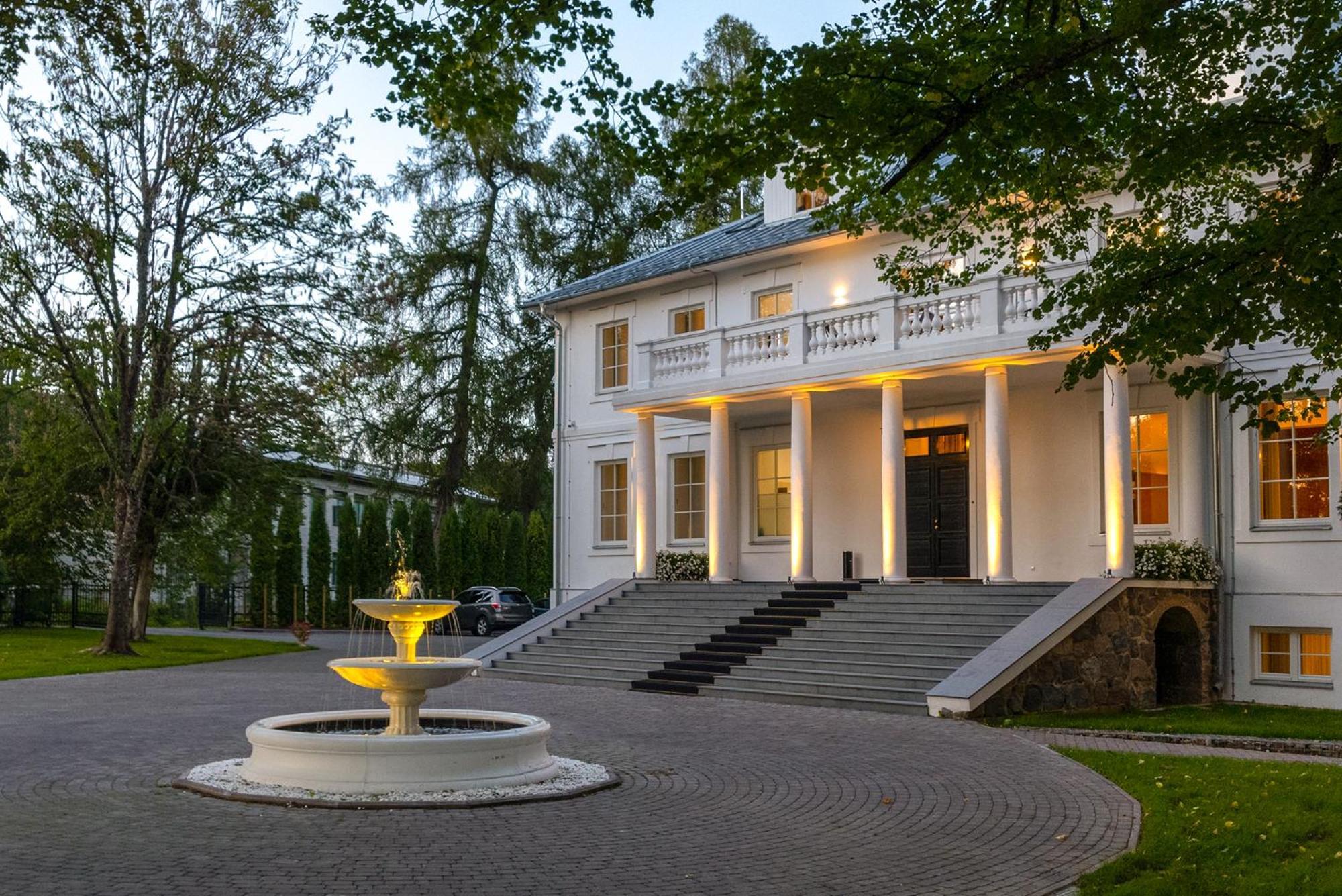 The Manor Sports & Spa Tõrve Exteriör bild