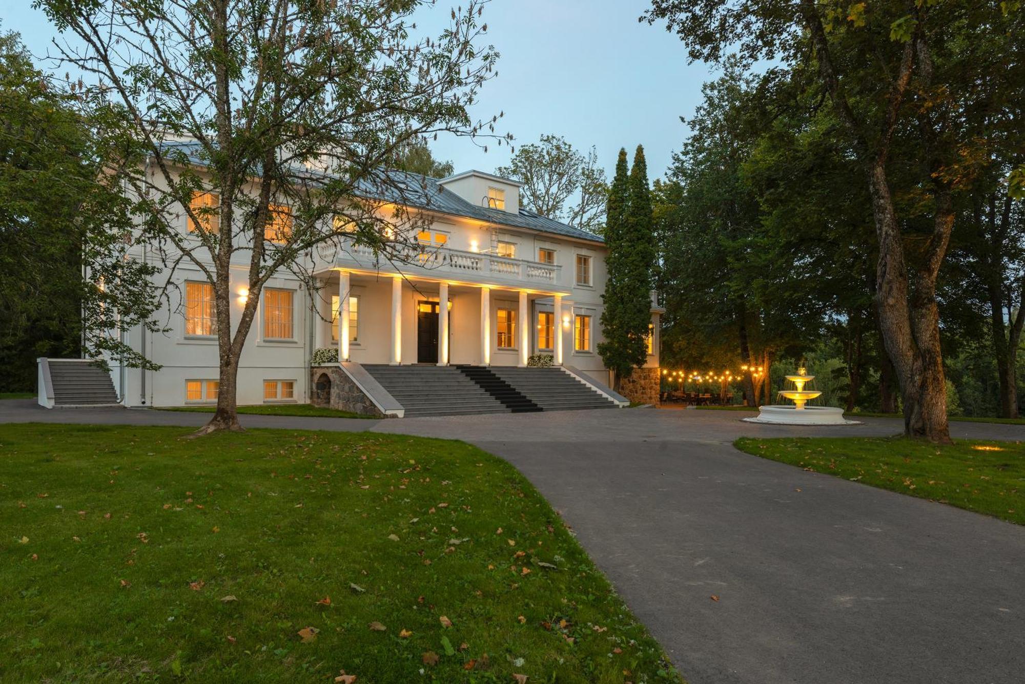 The Manor Sports & Spa Tõrve Exteriör bild